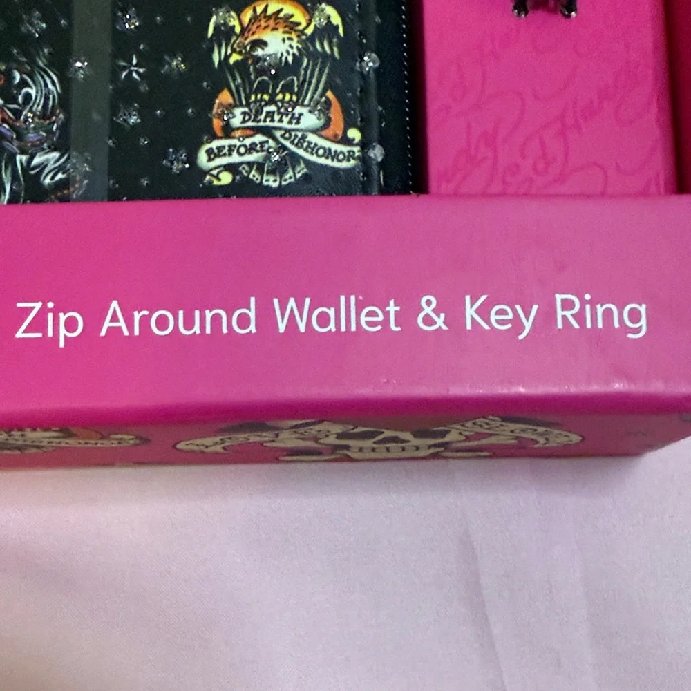 Ed Hardy Black and Red Zip Wallet & Key Ring - Picture 2 of 12